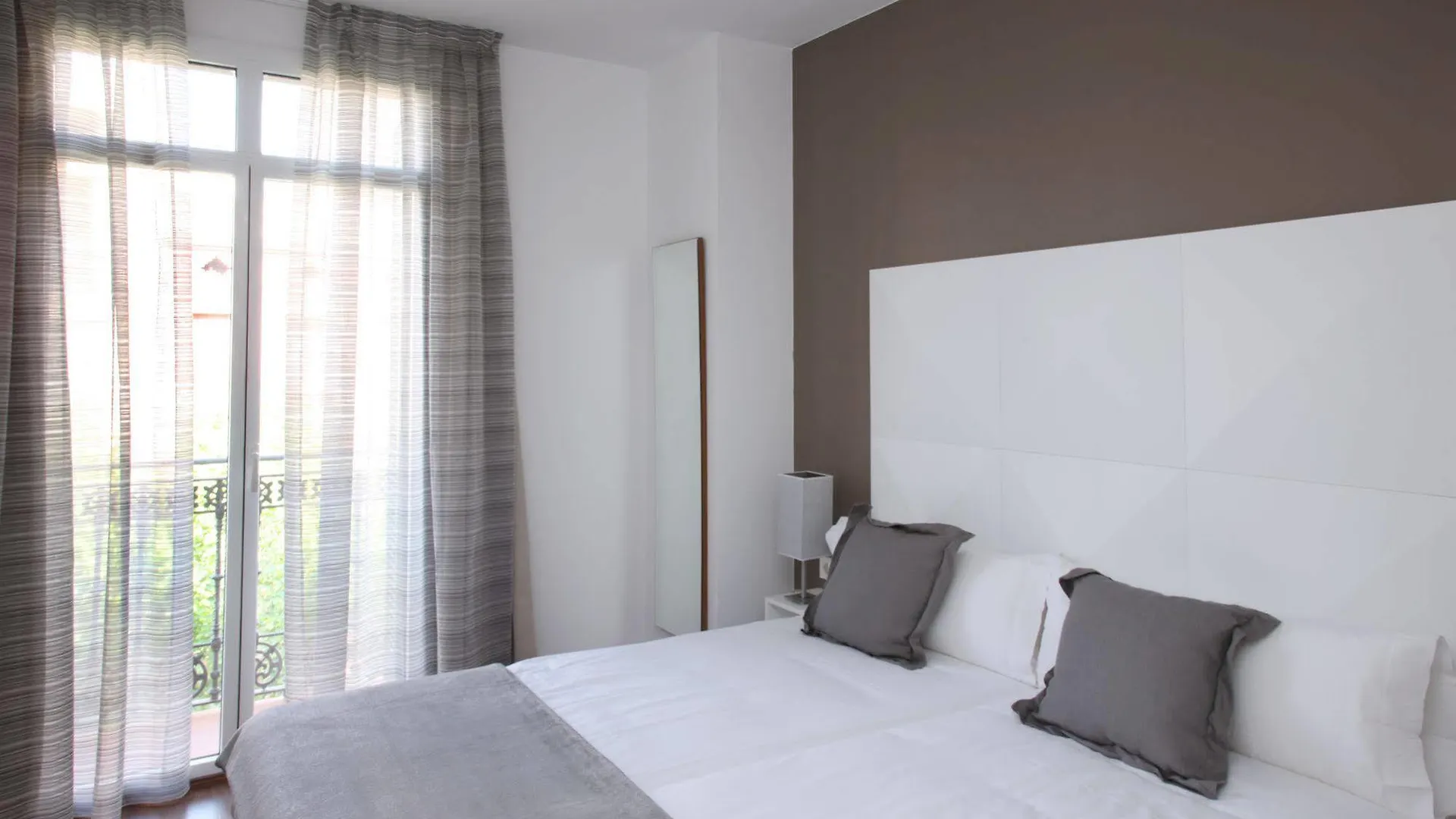 Mh Apartments Suites contacts