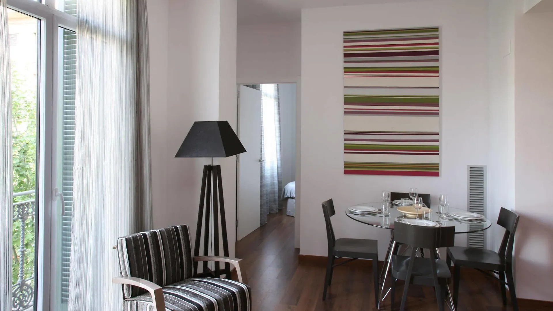 Mh Apartments Suites Barcelona 0*,