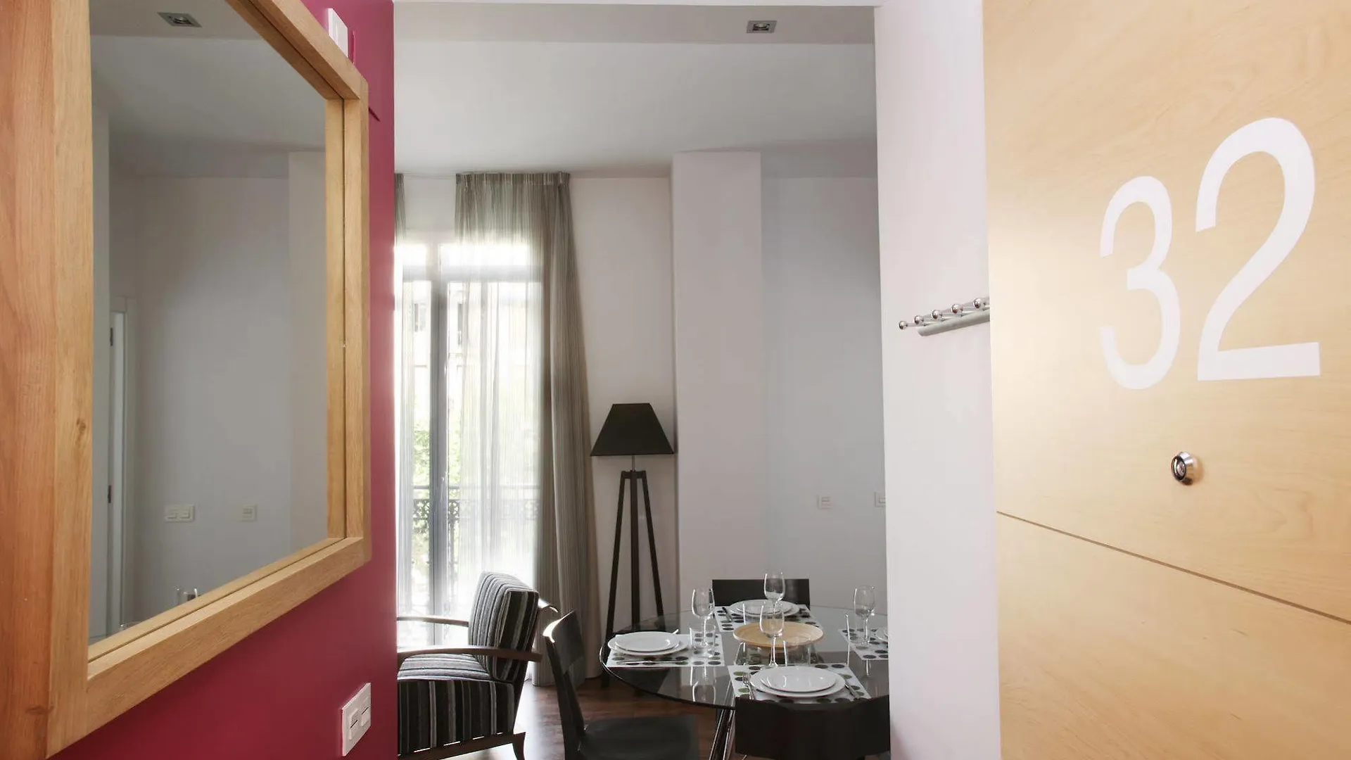 Mh Apartments Suites Barcelona 0*,